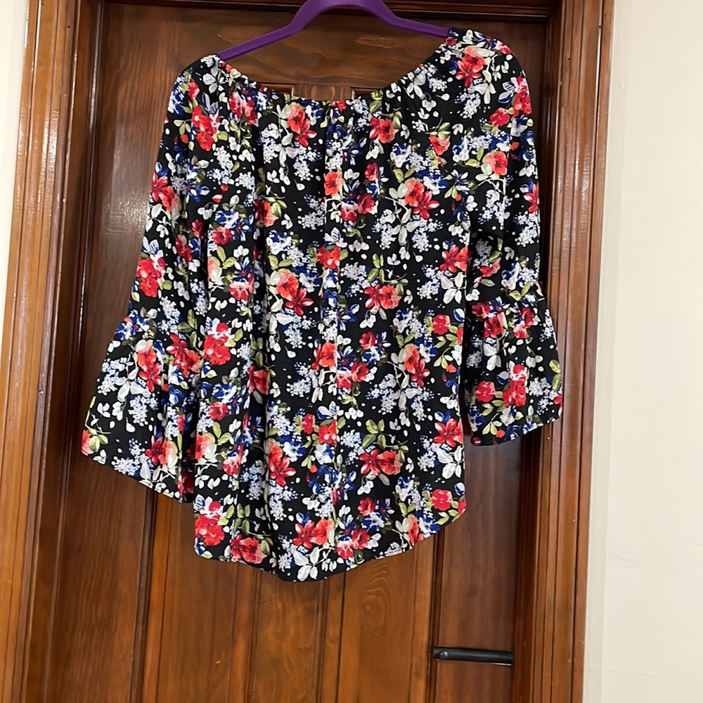 Floral blouse - Picture 2 of 3